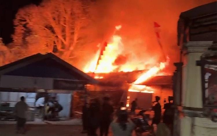 Kebakaran Melanda Permukiman Padat Desa Tarungin Tapin