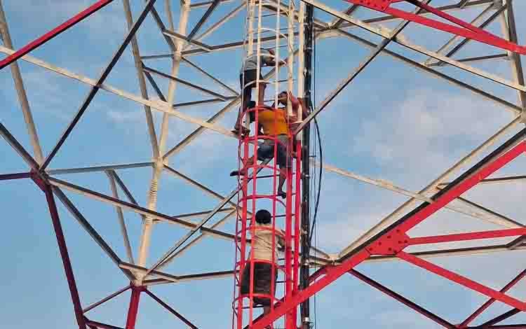 Seorang Perempuan di Sampit Hendak Bunuh Diri di Tower Pemancar TVRI