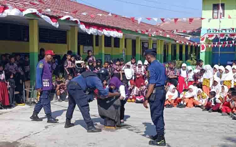 Siswa SDN 1 Mentawa Baru Hilir di Kotim Dibekali Edukasi Penanganan Kebakaran