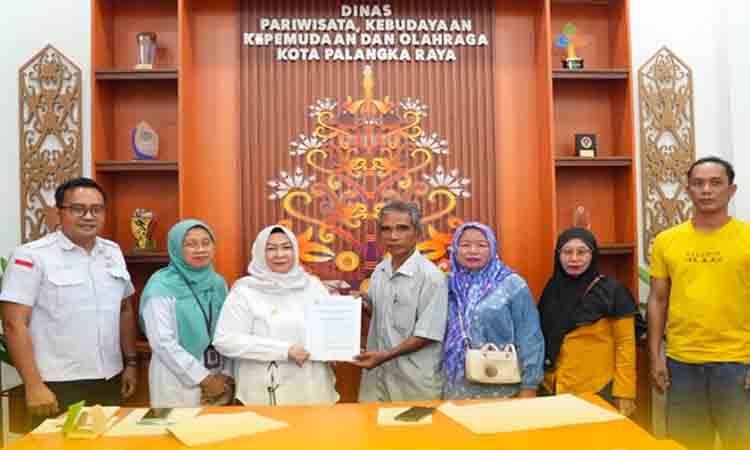 Disparbudpora Palangka Raya Serahkan SK Pokdarwis, Perkuat Kelembagaan dan Peran Masyarakat di Sektor Pariwisata