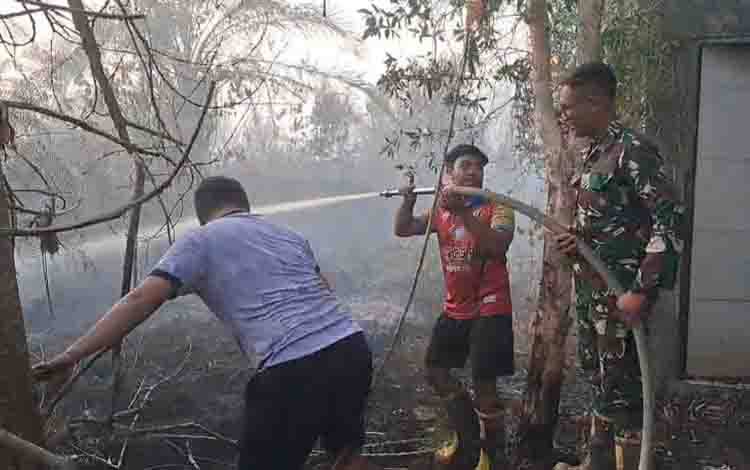Relawan Berjuang Blokade Karhutla 4 Hektare yang Dekati Rumah Warga Kotim
