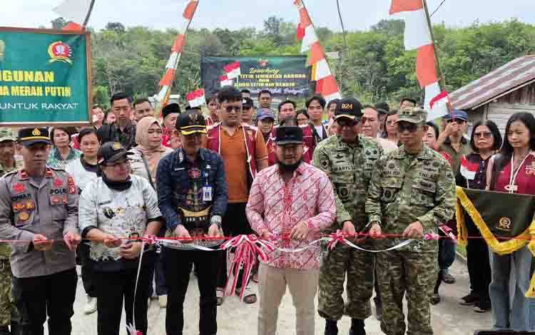 Wabup Barito Timur Resmikan Jembatan Merah Putih, Buka Akses Pertanian Warga Bagok