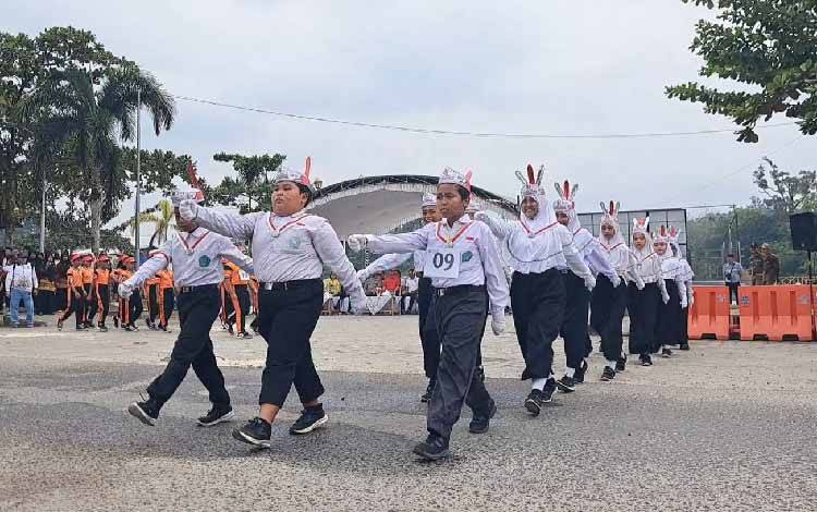 Lomba Gerak Jalan di Gunung Mas Sarana Kenang Pahlawan