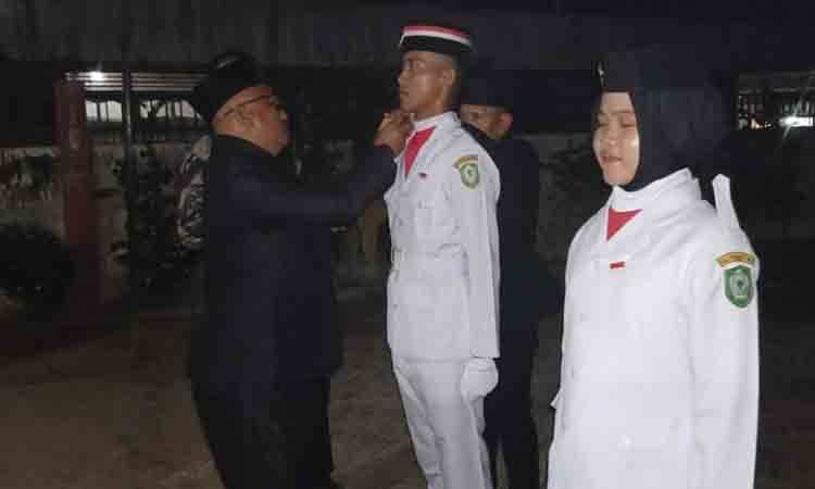 Camat Mentaya Hulu Kukuhkan Paskibraka, Tekankan Disiplin dan Nasionalisme