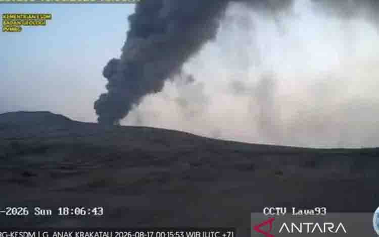 Badan Geologi: 8 Kali Letusan-semburan Lava Pijar Gunung Anak Krakatau