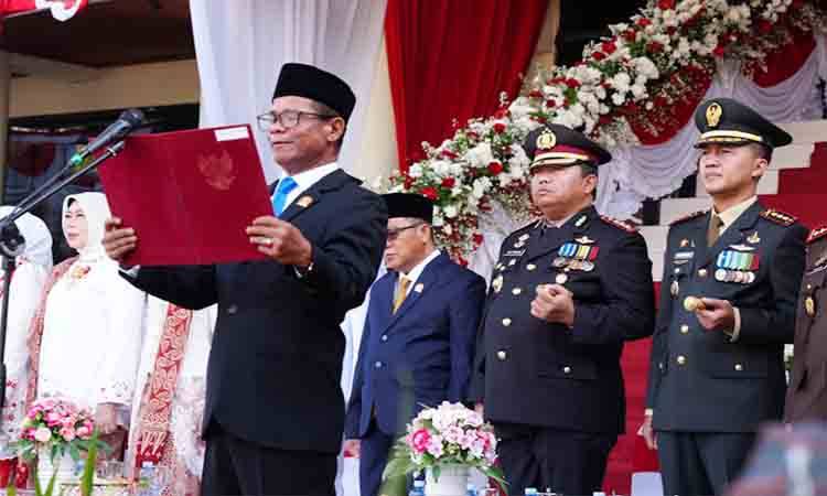 Basirun B. Sahepar Bacakan UUD 1945 pada Upacara HUT RI ke-81 di Palangka Raya