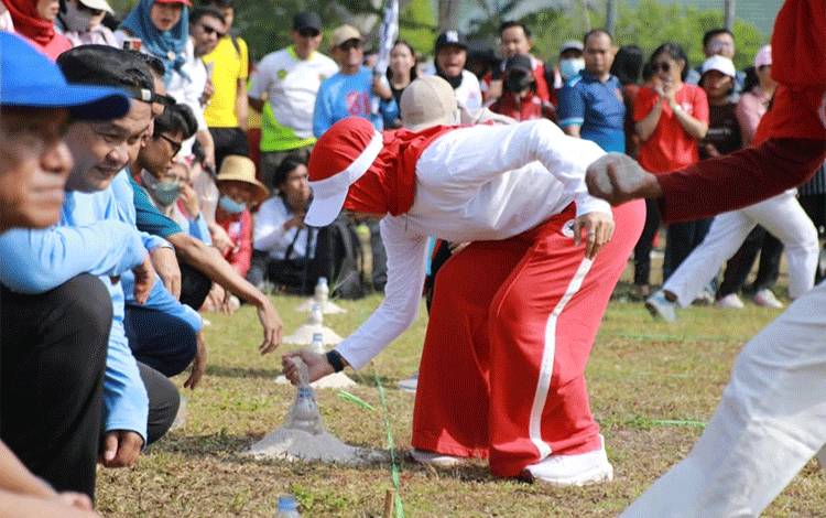 Linae Victoria Aden Dorong Kebersamaan melalui Perlombaan HUT RI