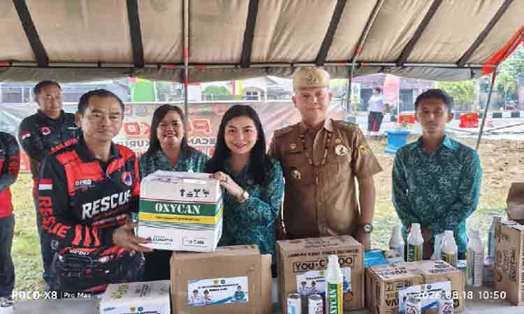Bupati dan TP PKK Gumas Serahkan Bantuan untuk Dukung Tim Penanganan Karhutla