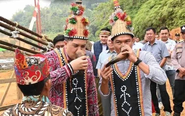 Jembatan Gantung Batu Ojung Dibuka, Akses Warga Petarikan Makin Mudah