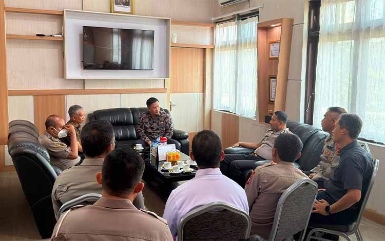 Kepada Bupati Rizky, Kapolres Lamandau Janji Tindak Pelaku Penyimpangan Distribusi BBM