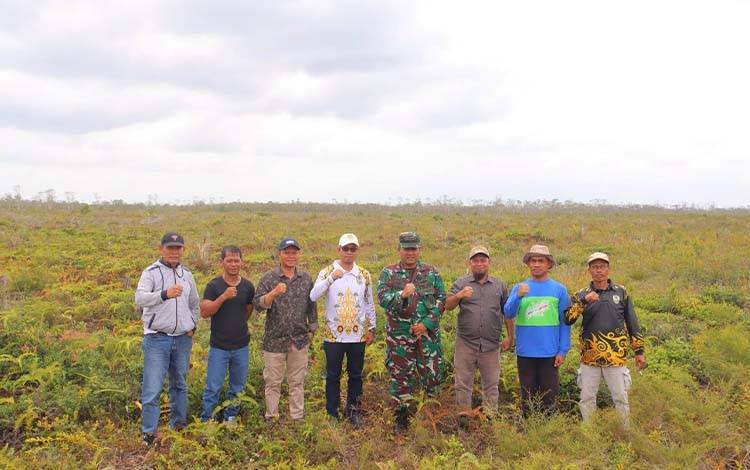 Dandim 1015/Sampit Tinjau Lokasi Rencana Pembangunan Yon TP di Desa Pemantang Limau