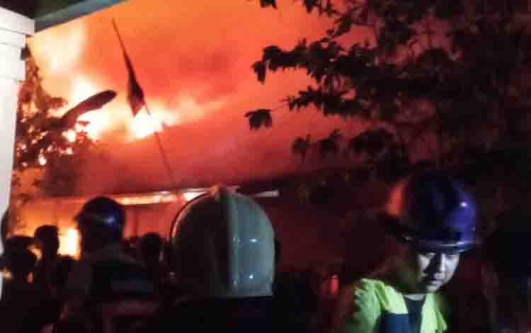 Kebakaran Melanda Permukiman Padat Pemurus Baru Banjarmasin