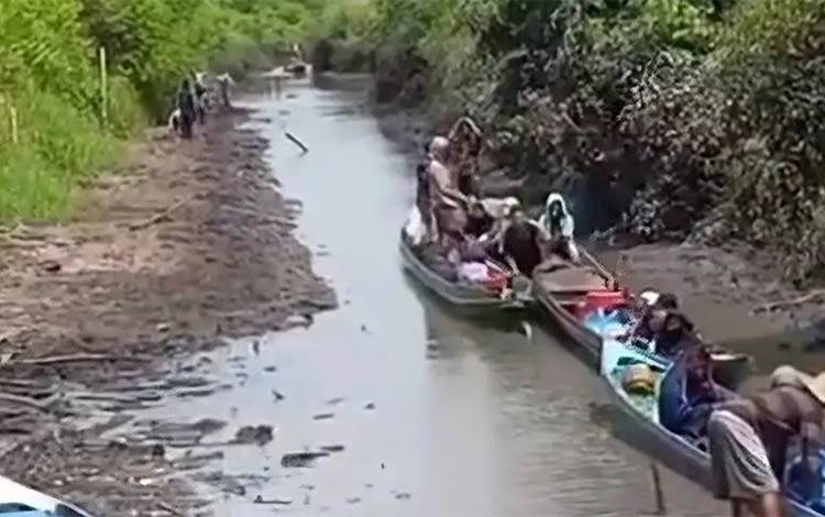 Sungai Hantipan Surut, Aktivitas Warga Kotim dan Katingan Terkendala
