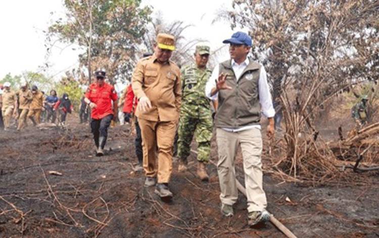 Menhut Ungkap Fokus Kunjungan Prabowo Saat Tinjau Penanganan Karhutla