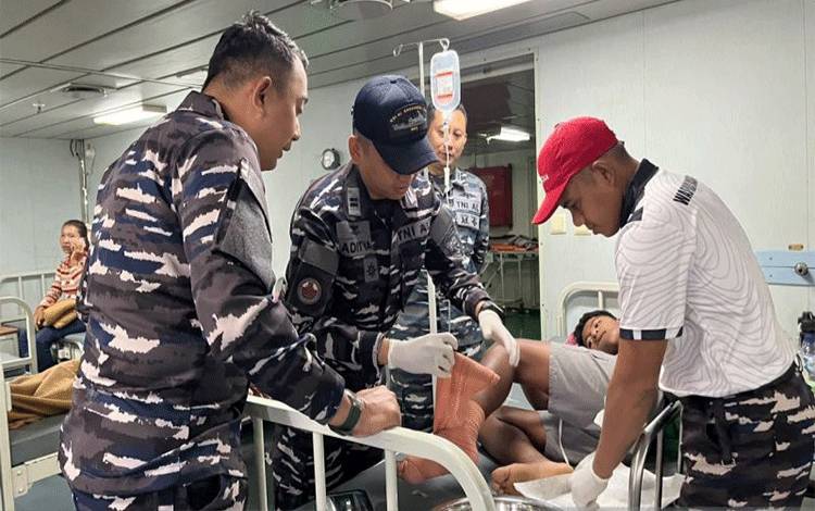 TNI AL Kerahkan Kapal Rumah Sakit Tangani Warga Terdampak Gempa di NTT