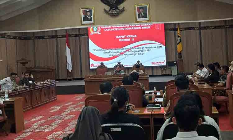 Harga Pertamax Naik Picu Warga Beralih ke Pertalite hingga Antrean SPBU di Kotim Mengular