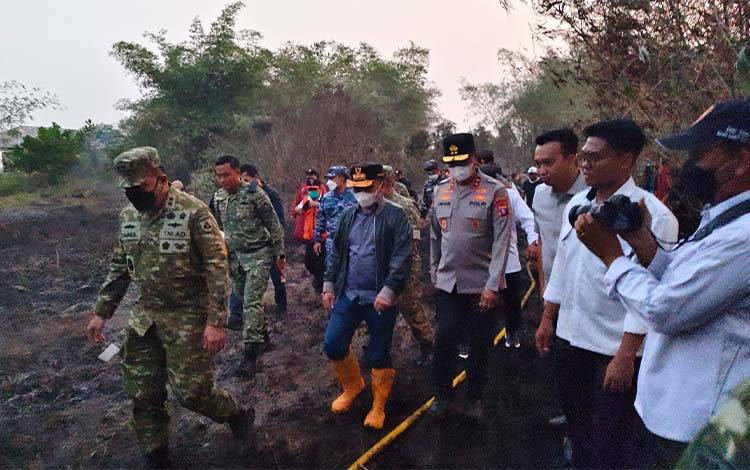 Karhutla di Kobar Terus Meluas, Pemprov Kalteng Upayakan Helikopter Water Bombing