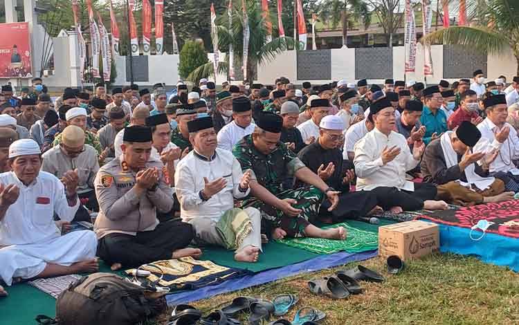 Pemkab Kotim Gelar Salat Istisqa Berharap Hujan Turun Padamkan Karhutla