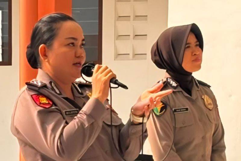Polwan Gunung Mas Bekali Pelajar Cegah Bullying hingga Kejahatan Siber