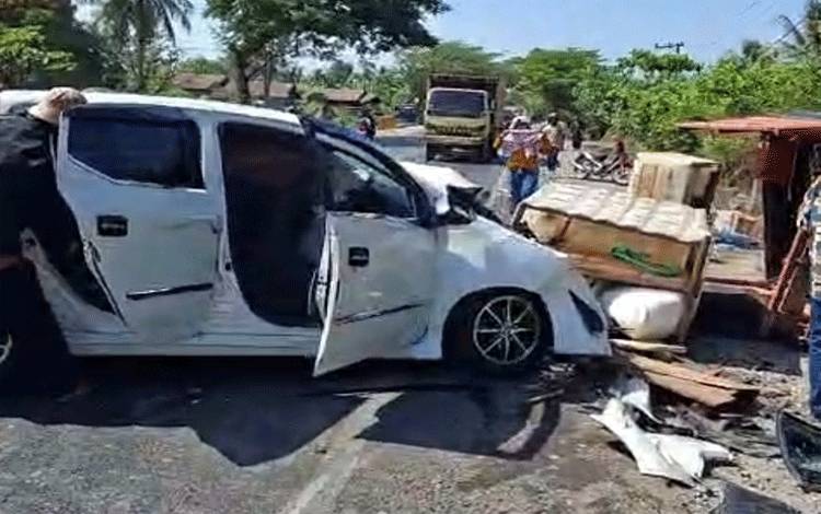 Tabrakan Pikap dan Minibus di Trans Kalimantan, 1 Orang Tewas dan 7 Luka-luka