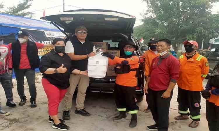 DPC PDIP Palangka Raya Salurkan Bantuan ke Relawan Karhutla