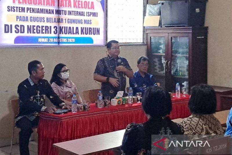 24 Sekolah di Gunung Mas Terima BOS Kinerja