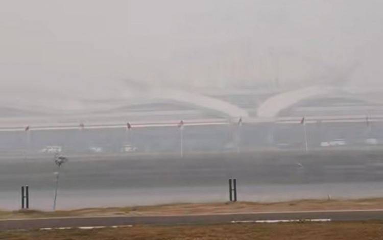 Kabut Asap Ancam Operasional Bandara Tjilik Riwut, Jarak Pandang Terus Dipantau