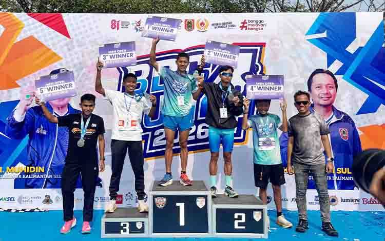 33 Menit 12 Detik di Lintasan 10K, Melki dari Wuran Bawa Nama Barito Timur ke Podium Tertinggi