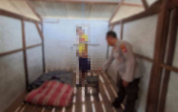 Pria 55 Tahun Ditemukan Meninggal di Kandang Ayam Sebabi, Polisi Lakukan Pemeriksaan