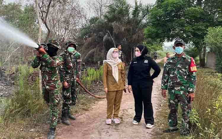 Bidan Sean Soroti Dampak Karhutla Kalampangan dan Kebutuhan Warga di Lapangan