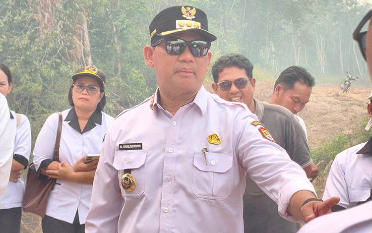 Bupati Barut Targetkan Desa Butong Teraliri Listrik PLN Pada Desember 2027