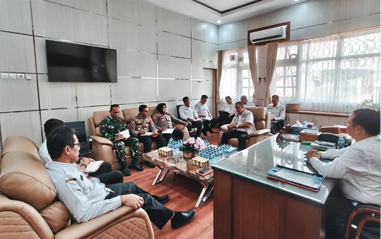 Pasca Penetapan Tanggap Darurat, Pemkab Kapuas Sebar Posko dan Distribusi Air Bersih