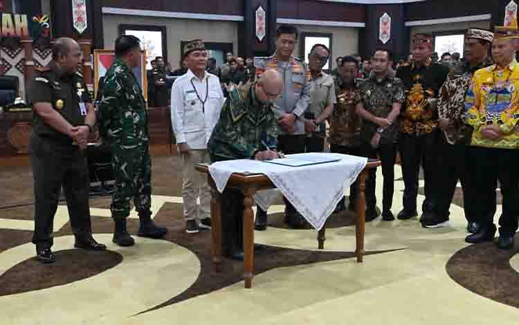 Maklumat Bersama Ditandatangani, Gubernur Kalteng Tekankan Langkah Nyata Tangani Karhutla