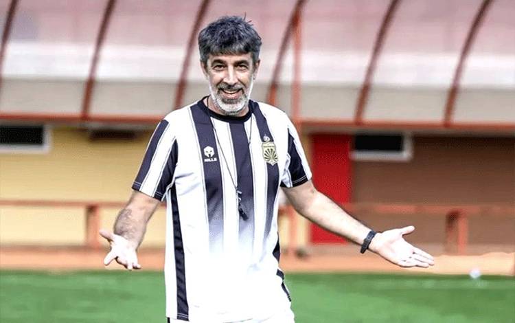 Oscar Bruzon Minta Bhayangkara FC Waspadai Persebaya Surabaya