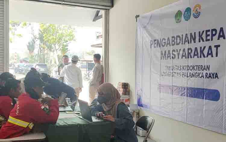 FK UPR Periksa Kesehatan Petugas Manggala Agni di Tengah Ancaman Karhutla