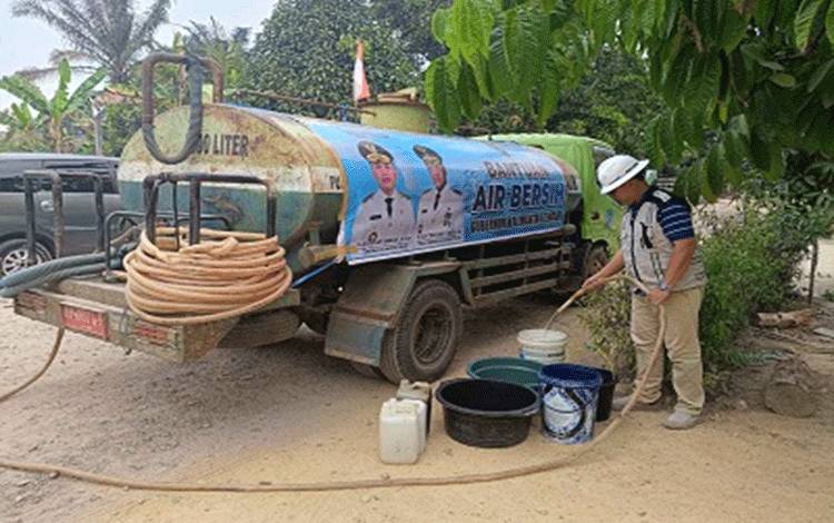Pemprov Kalteng Salurkan 122.600 Liter Air Bersih ke Warga Terdampak Kekeringan