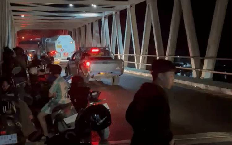 Pemotor Diduga Terjatuh dari Jembatan Pulau Telo, Pencarian Dilakukan di Sungai Kapuas