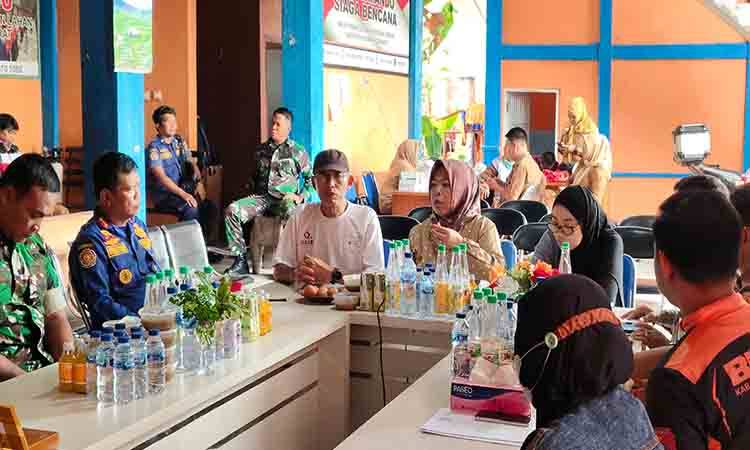 Pastikan Penanganan Karhutla Berjalan Baik, Bupati Kobar Pantau Posko BPBD