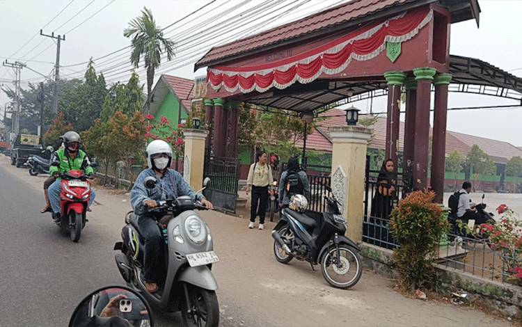 Kabut Asap Menebal, DPRD Palangka Raya Ingatkan Sekolah Bisa Hentikan PTM