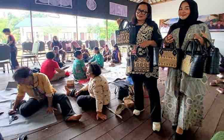 Dari Anyaman Tradisional ke Produk Modern, Perajin Rotan Barito Utara Didorong Naik Kelas