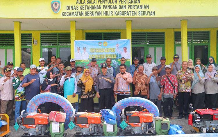Pemkab Seruyan Serahkan Mesin Pompa Air, Perkuat Dukungan untuk Petani Hadapi Musim Kemarau