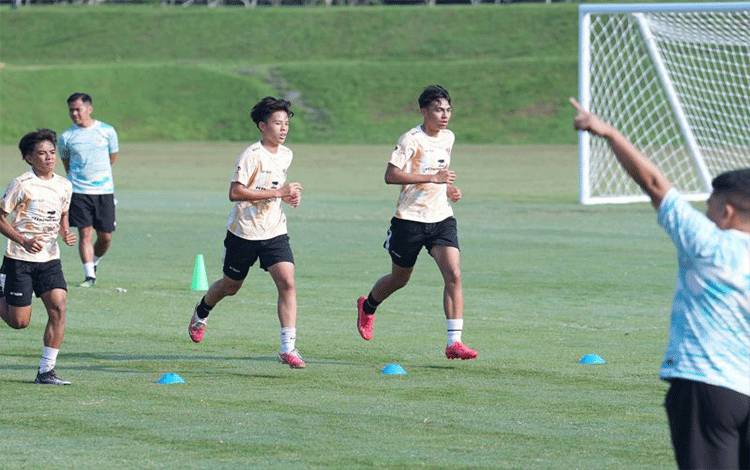 Ajax Amsterdam Akan Pantau Pemain Muda Indonesia