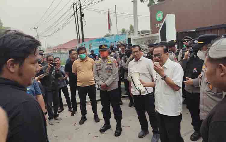 Penanganan Karhutla Harus Libatkan Pemerintah, Pengusaha dan Masyarakat