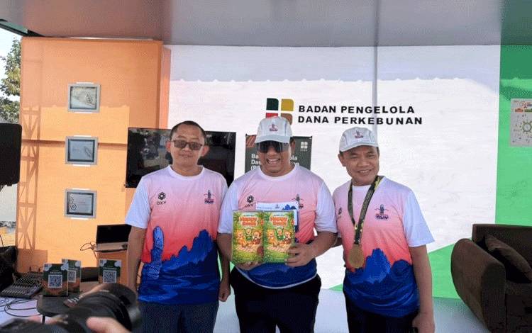 BPDP Manfaatkan Momentum Ajang Olahraga Serahkan Katalog 100 Produk UMKM Sawit