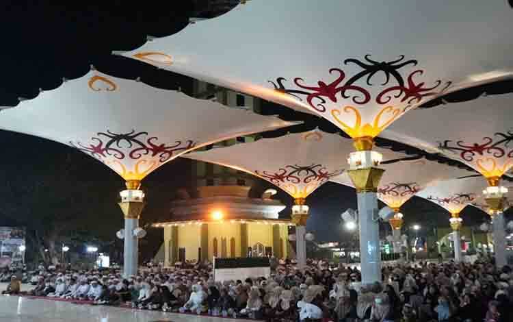 Ribuan Warga Kapuas Hadiri Peringatan Maulid Nabi di Masjid Agung Al-Mukarram