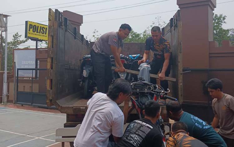 Satlantas Polres Kapuas Tindak 14 Pembalap Liar dan Pemilik Knalpot Tak Sesuai Spek di Sei Hanyo