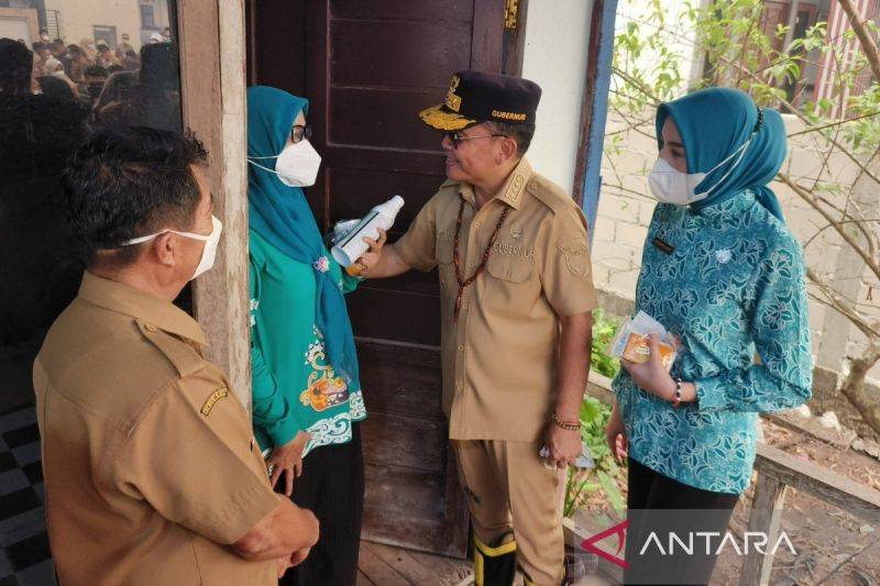 Gubernur Kalteng Antar Langsung Bantuan Karhutla ke Rumah Lansia