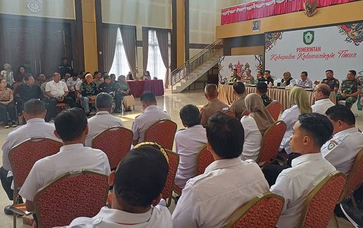 Bupati Kotim Ancam Evaluasi Izin PBS yang Tak Peduli Karhutla