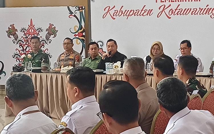 Bupati Kotim Kerahkan PBS Bantu Padamkan Karhutla di Wilayah Sekitar Operasional