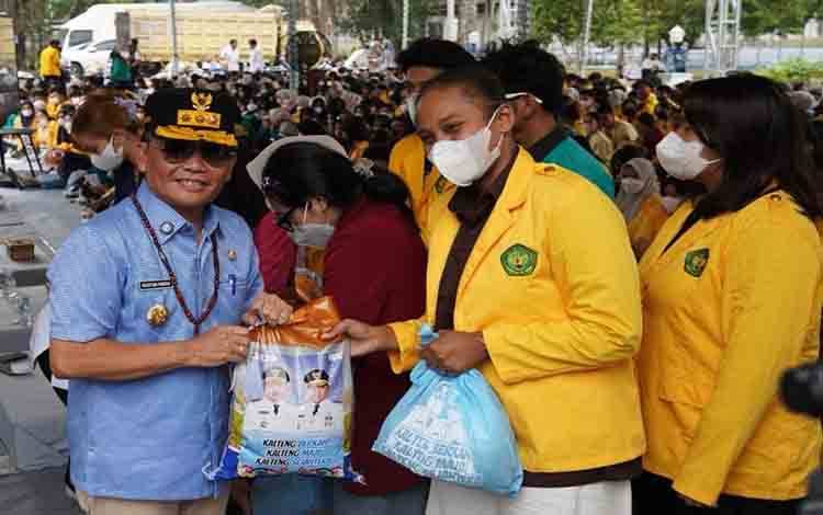 Hadapi Kekeringan, Pemprov Kalteng Distribusikan Hampir Dua Juta Liter Air